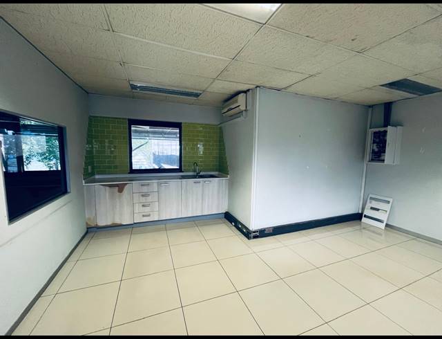 1,840M² OFFICE TO LET IN RANDJESPARK
